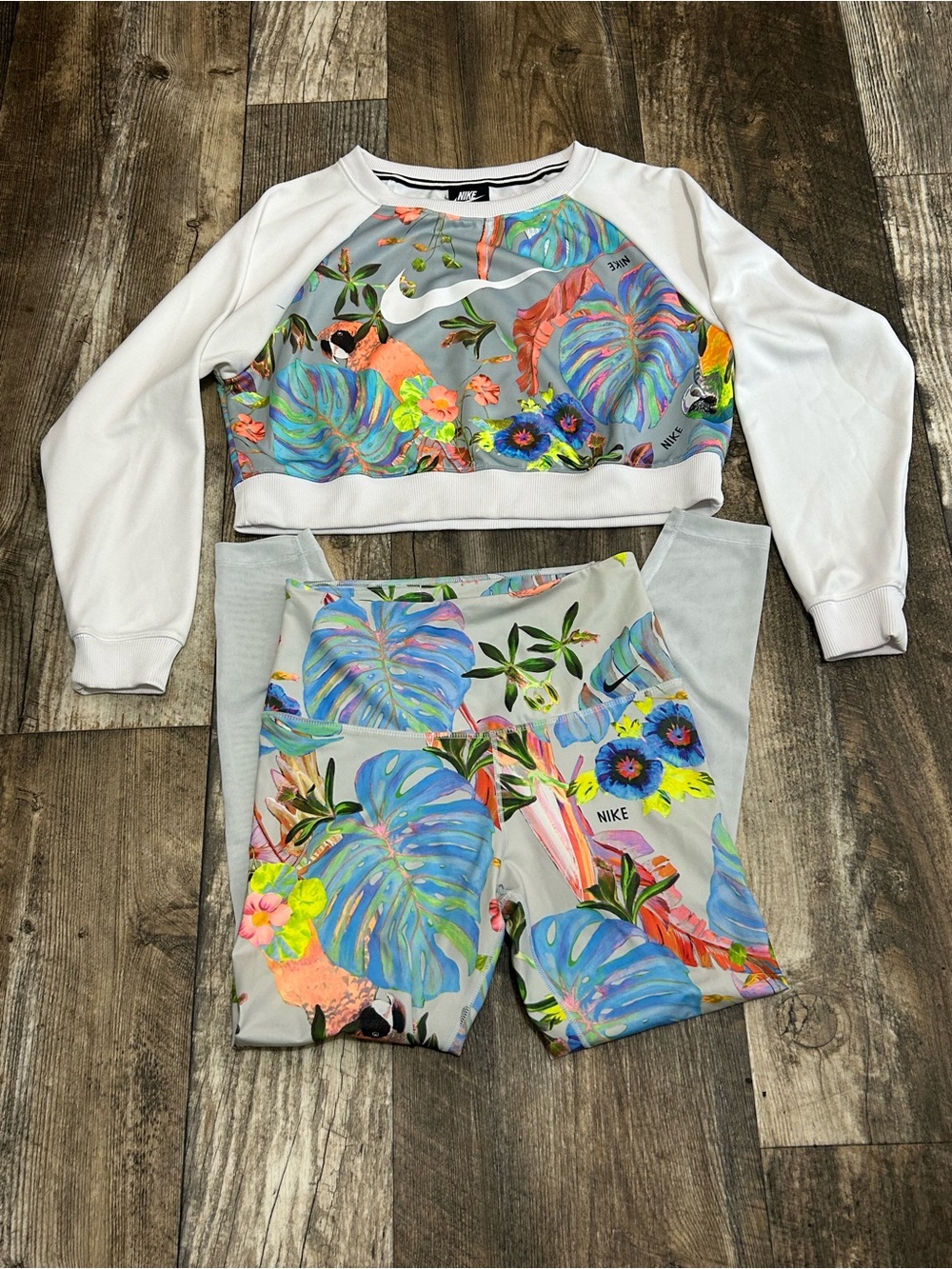 Nike White Tropical Floral Cropped Sweatshirt & Leggings Set Size M - Picture 3 of 5